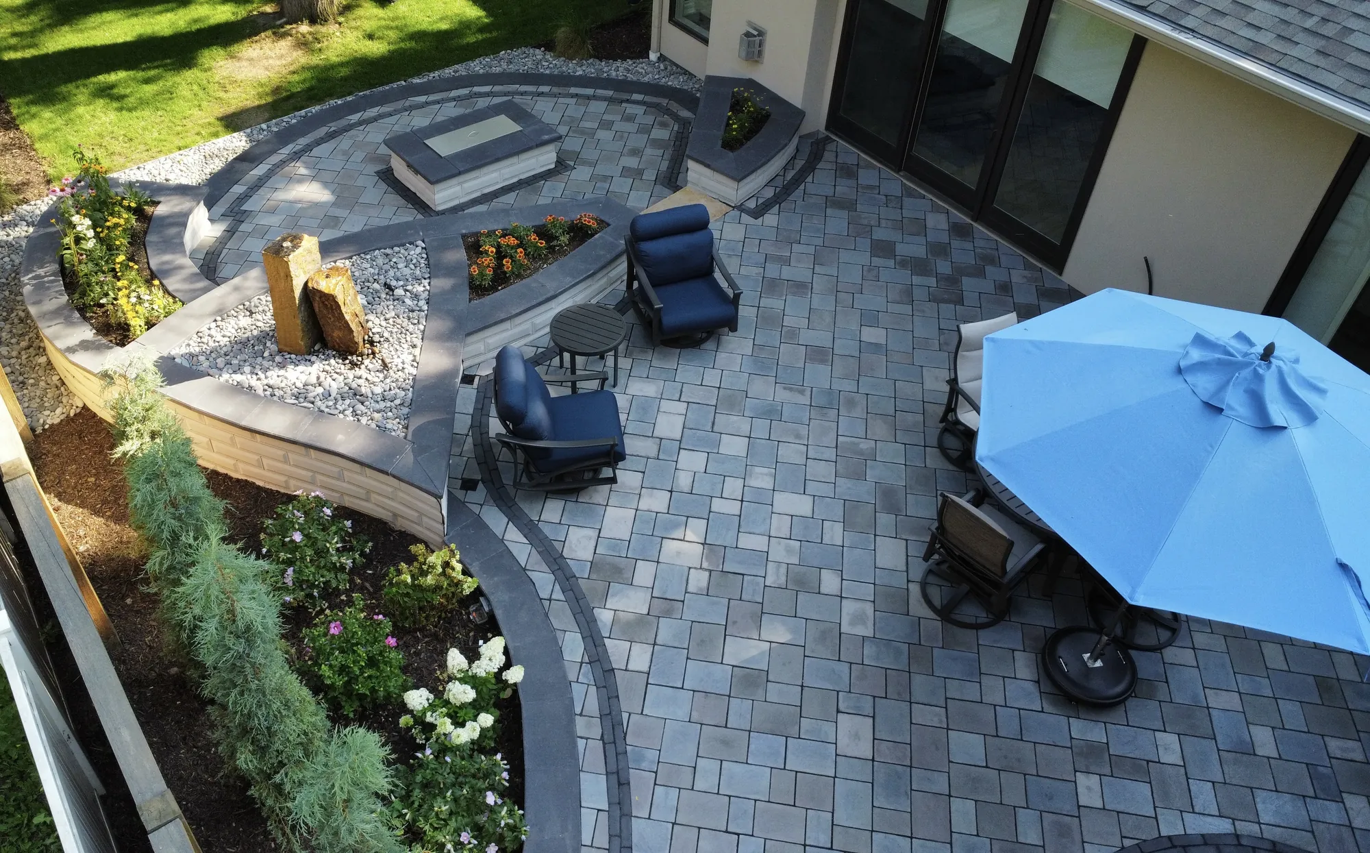 Overhead view of the Oak Street courtyard layout
